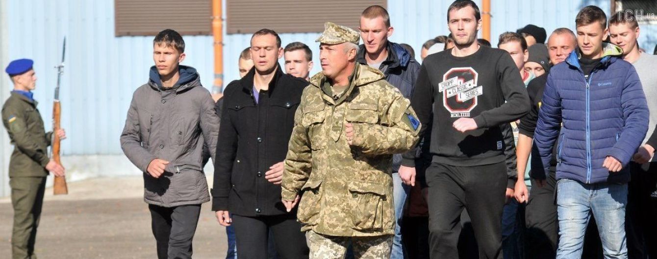 У морпіхи і Нацгвардію: осінні призовники мають чіткі симпатії щодо служби