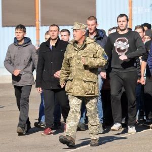 Военкоматы в Киеве и Ровно накажут за уличную "охоту" на призывников