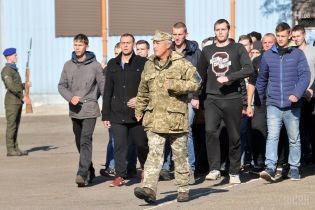 Военкоматы в Киеве и Ровно накажут за уличную "охоту" на призывников