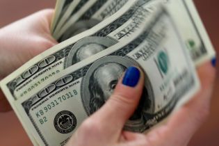 Насколько подорожает доллар и обесценится гривна. Прогнозы украинского бизнеса