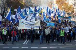 Центр Киева остановился в огромных пробках из-за многотысячного протеста профсоюзов