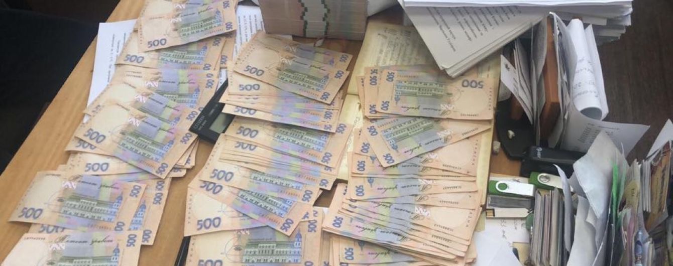 У Києві на хабарі у 650 тис. грн викрили посадовця структури "Укравтодору"