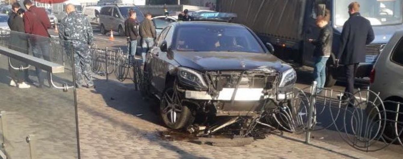 В центре Киева пять авто столкнулись в масштабной аварии