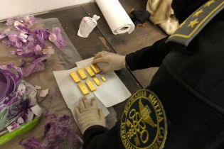 У Львові митники знайшли золото на 2 млн грн у банці фарби