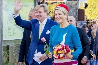 Яка яскрава королева: Максима разом з чоловіком-королем здійснили візит до провінції Зеландія