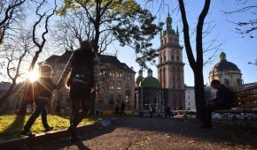 Синоптики прогнозують останній день "бабиного літа", а потім - похолодання з дощами та мокрим снігом