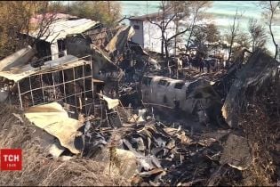 На Одеському узбережжі згоріли пляжні будиночки