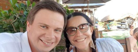 З короваєм у аеропорту: Дмитро Комаров зустрів "рабиню Ізауру" в Україні