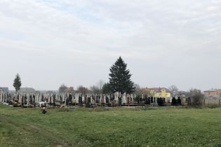 На Львовщине на сельском кладбище нашли тело новорожденного ребенка