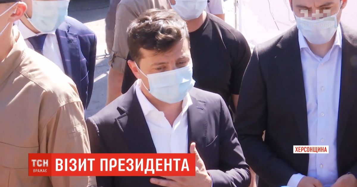 Зеленский посетил торговый порт и объекты большого строительства в Херсонской области