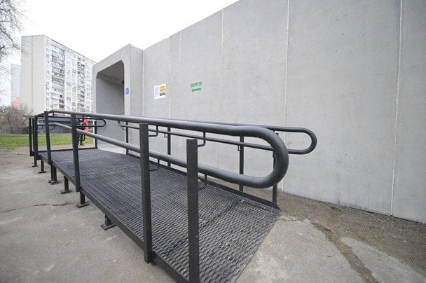 Мобільне укриття, сертифіковане ДСНС, вперше встановили у Києві / © Facebook / Олександр Ткаченко