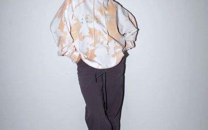 Худи и футболки с принтом тай-дай: Тина Кароль продемонстрировала линейку своей одежды
