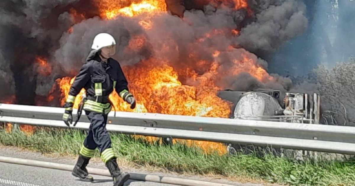Під Києвом вибухнув бензовоз: загинув водій