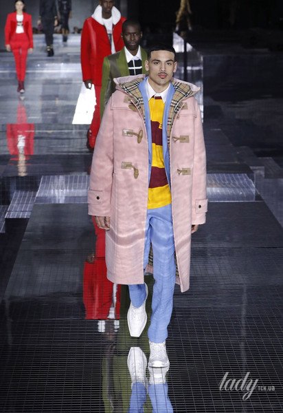 Коллекция Burberry прет-а-порте сезона осень-зима 2020-2021 / © East News