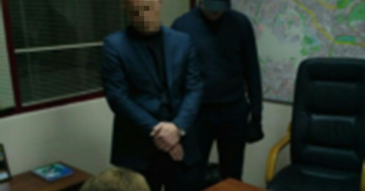 Посадовець столичної райадміністрації збирав "данину" з підлеглих