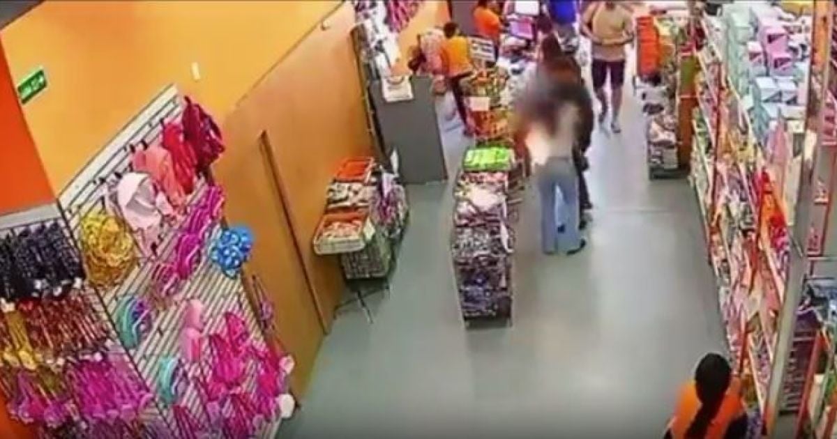 Телефон взорвался в кармане женщины