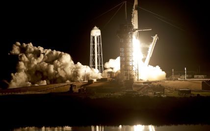 SpaceX впервые отправила в космос пилотируемый корабль с манекеном на борту