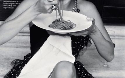 С тарелкой пасты и бокалом вина: Белла Хадид снялась для итальянского глянца