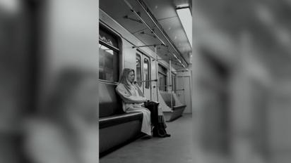 Тина Кароль спела в вагоне метро