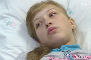 В помощи нуждается школьница Елена, которую постигла коварная болезнь