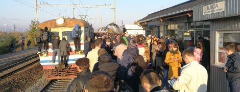 В "Укрзализныце" и "Киевпастрансе" отфутболили друг на друга проблему столичных электричек