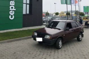 На Волині ВАЗовську "дев’ятку" переробили в електрокар