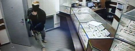У Києві заарештували росіянина за підозрою в кривавому пограбуванні крамниці