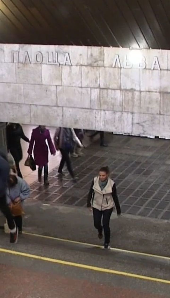 В киевском метро группа подростков распылила газовый баллончик