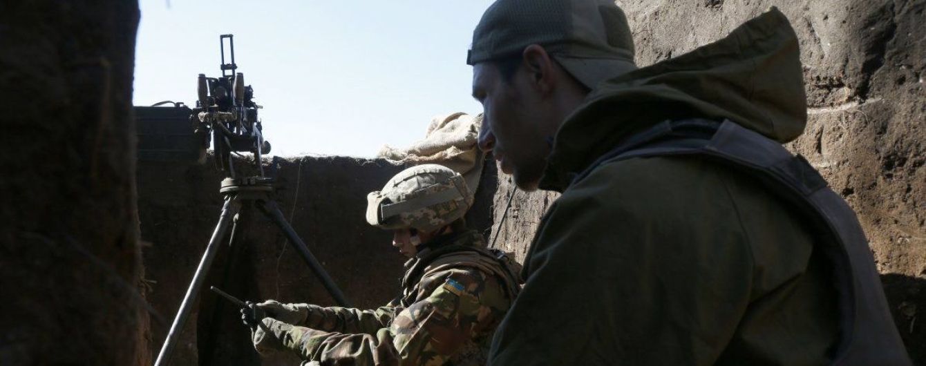 В зоне ООС на Донбассе ранили украинского военнослужащего, боевики не прекращают провокаций