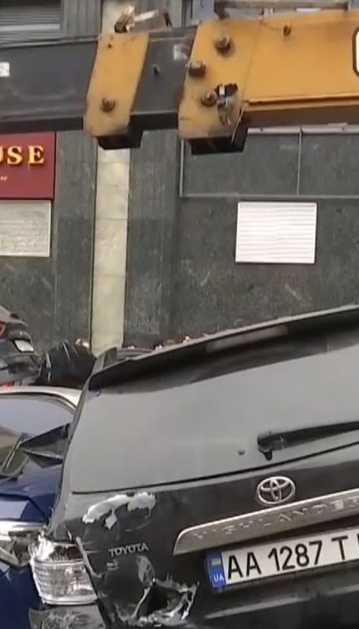 Масштабна аварія у Києві: автокран протаранив 17 автомобілів
