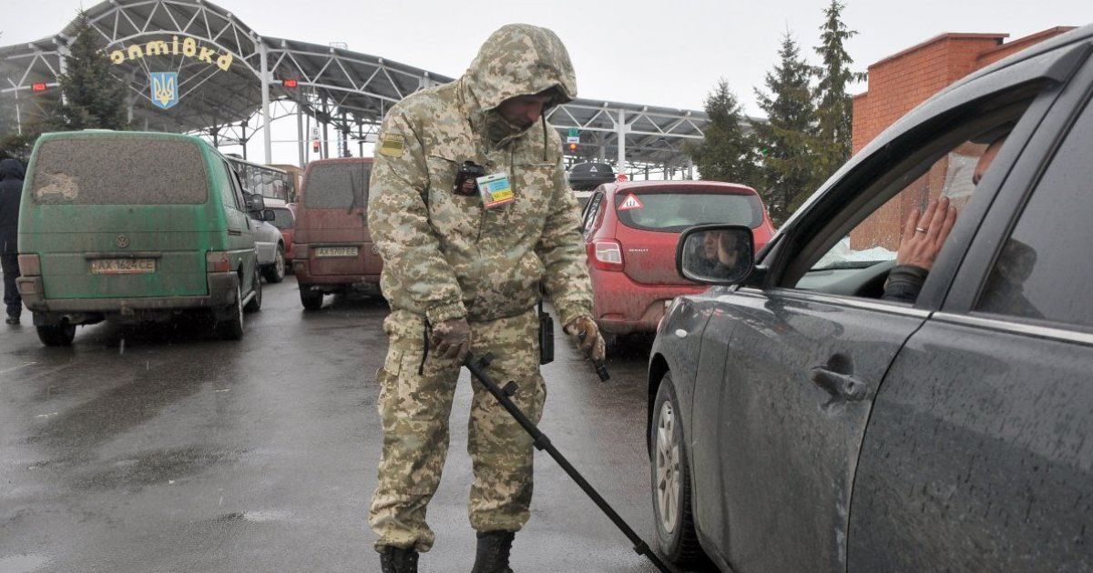 Россиянин пытался провезти в Украину труп своей жены, выдавая ее за живую