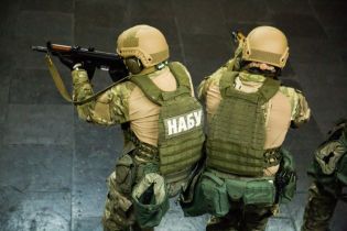 НАБУ затримало 10 осіб за підозрою у заволодінні $20 млн "Ощадбанку". Серед них - три топ-менеджери