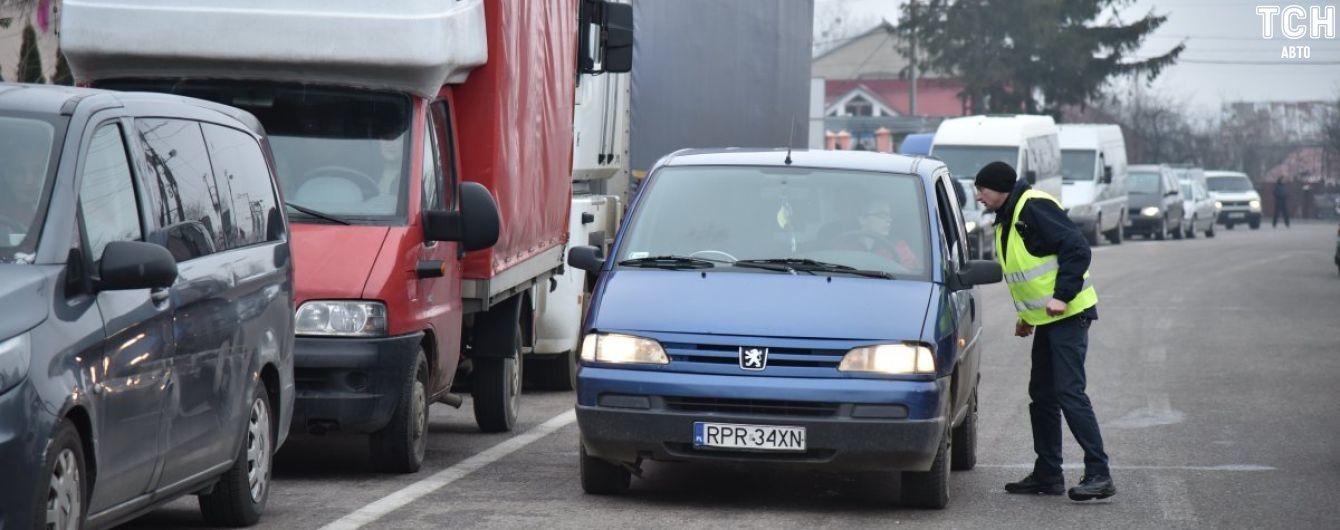 Українські кордони у напрямку Європи заблокували затори. Де найбільше машин