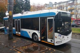 В Днепре неизвестные обстреляли троллейбусы и маршрутку