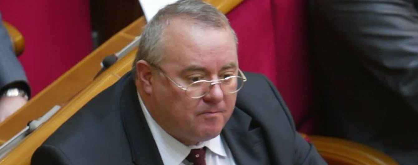 Підозрювана у розкраданні $20 млн "Ощадбанку" донька нардепа Березкіна втекла з України - ЗМІ