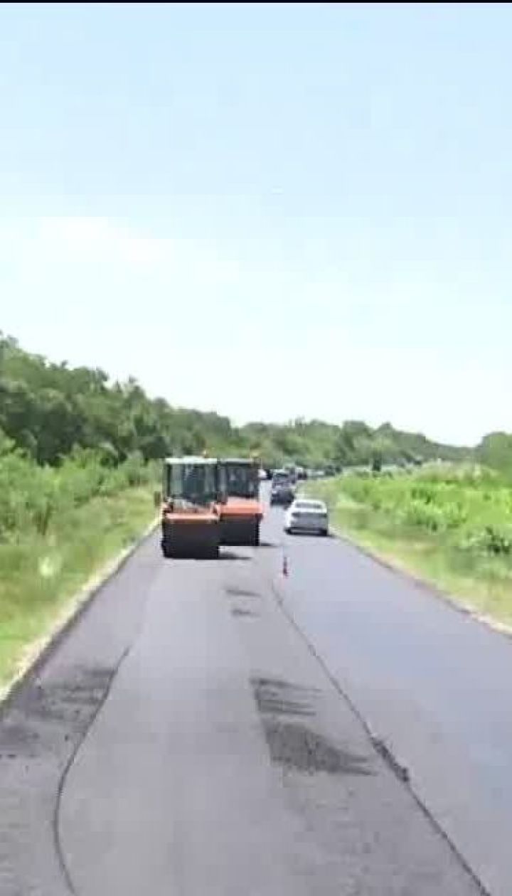 Чим небезпечні неякісні дороги та коли українські шляхи нарешті відремонтують