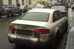 Автоадвокат рассказал, чем грозит водителю грязь на номерах