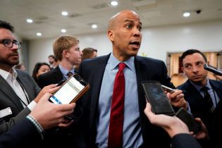 В США обнаружили еще один подозрительный пакет, адресованный сенатору-демократу