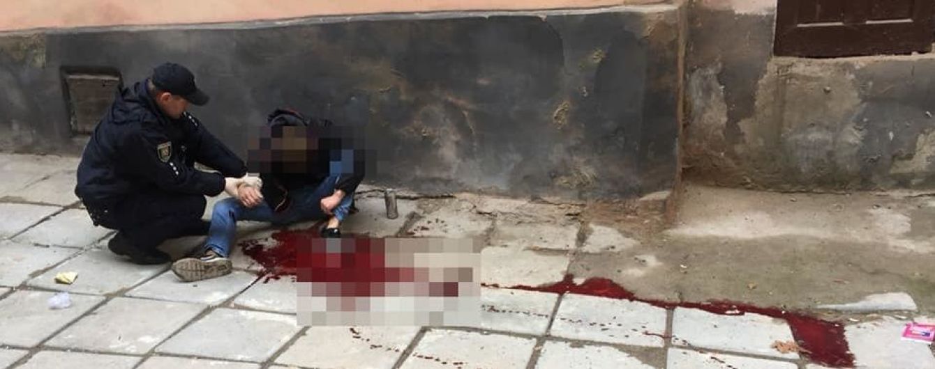 "Жити лишалося не більше п’яти хвилин". У Львові патрульні врятували самогубцю