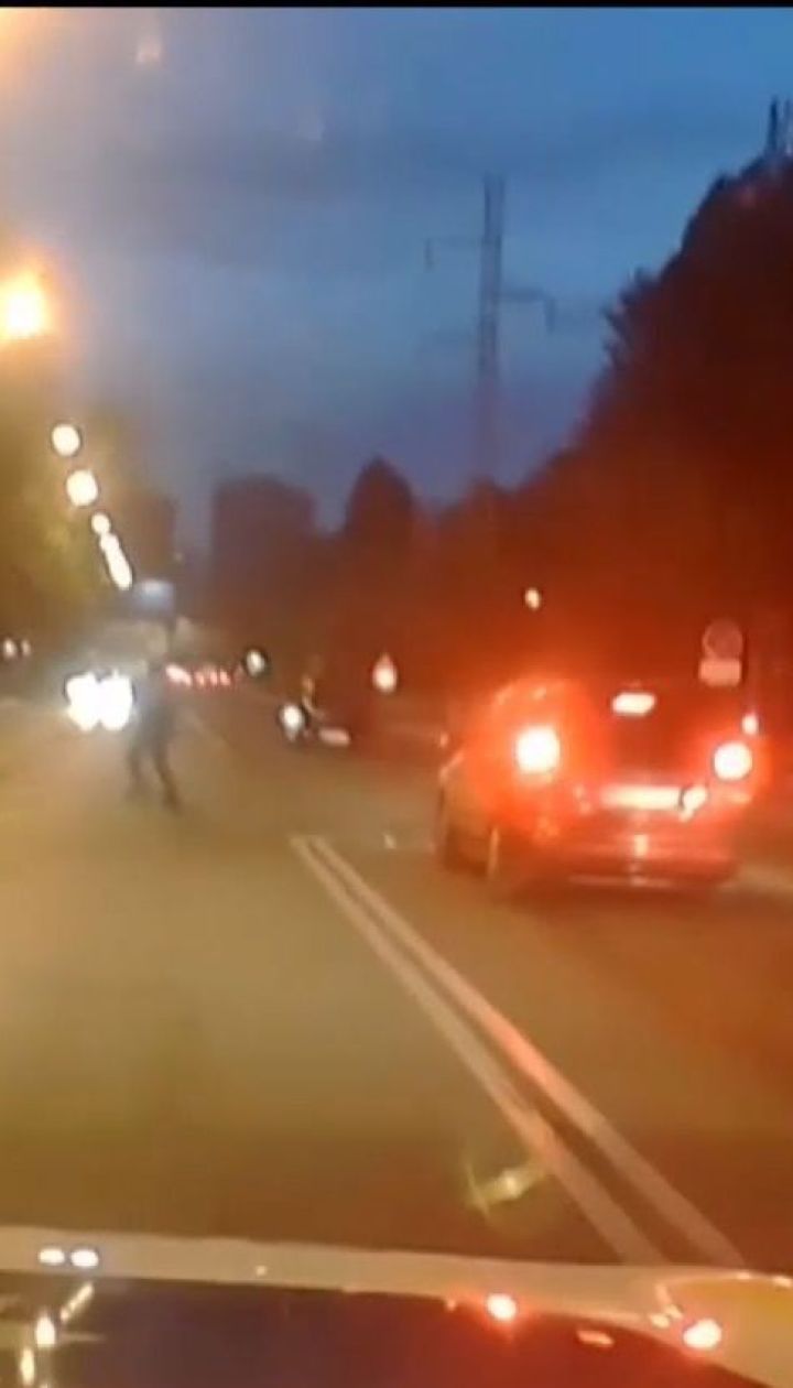 В Одесі копи застосували зброю до водія, який гнав зустрічною та ледь не збив людей