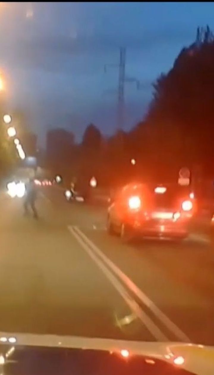 В Одессе копы применили оружие к водителю, который гнал встречной и едва не сбил людей