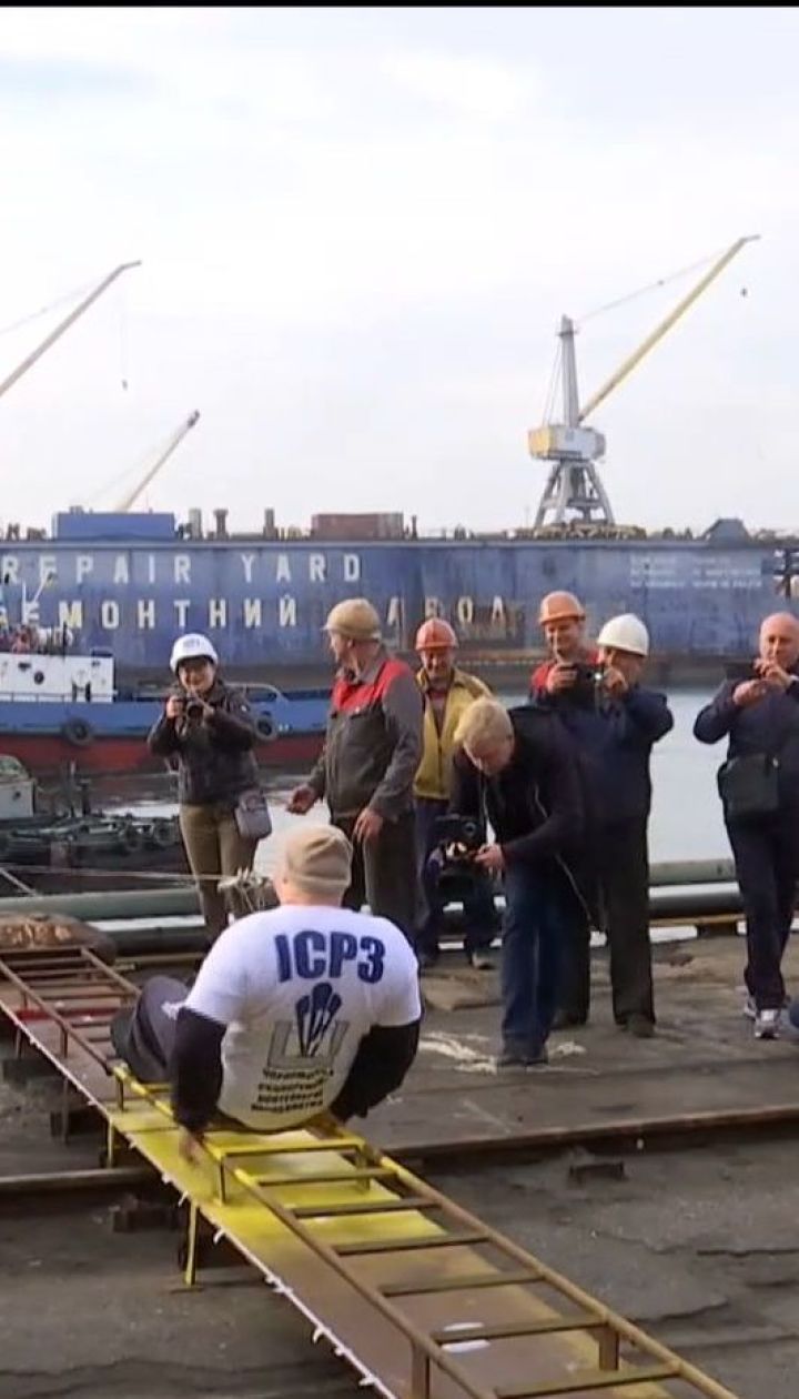 Українець Олег Скавиш зубами протягнув морське судно на відстань понад 16 метрів