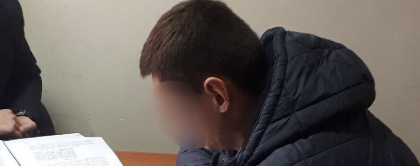В Киеве в кабинете чиновника уголовного розыска нашли более 100 тысяч долларов