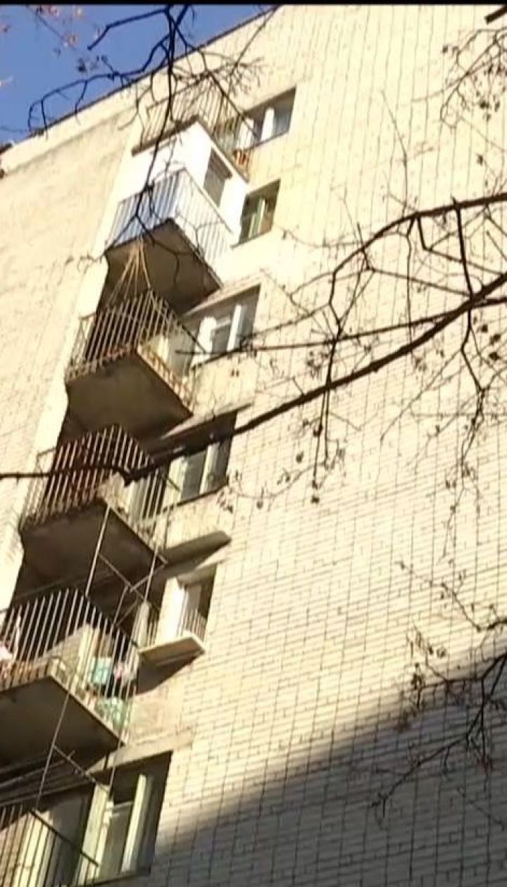 На балконе собственного дома родители нашли повешенной 14-летнюю дочь