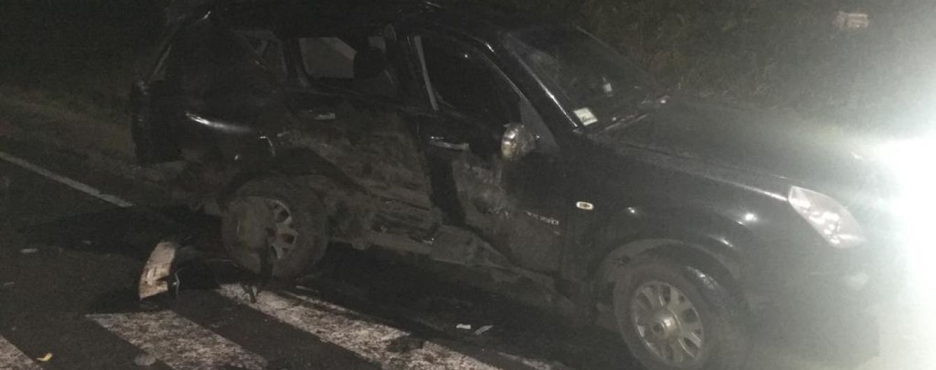 На Львівщині позашляховик протаранив мікроавтобус, постраждали четверо дітей