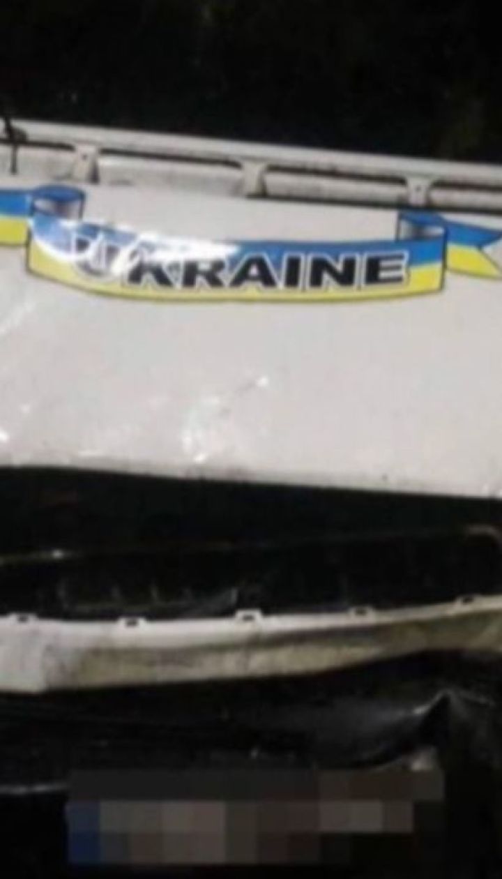 На трассе "Киев-Чоп" не разминулись легковушка и микроавтобус, есть пострадавшие