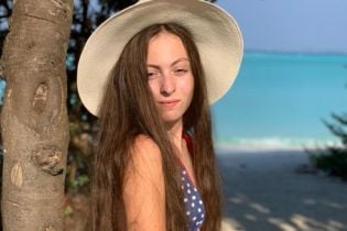 В купальнике и шляпе: 13-летняя дочь Поляковой показала фото с отдыха на Мальдивах