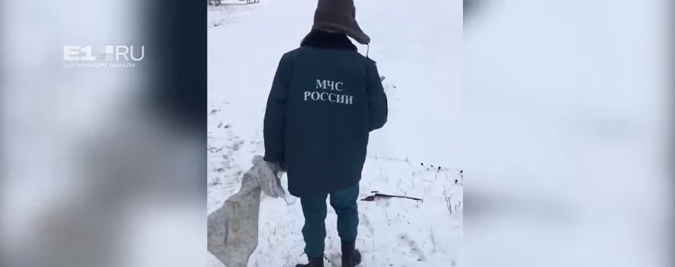 На Уралі рятувальників змусили косити сніг перед приїздом начальства