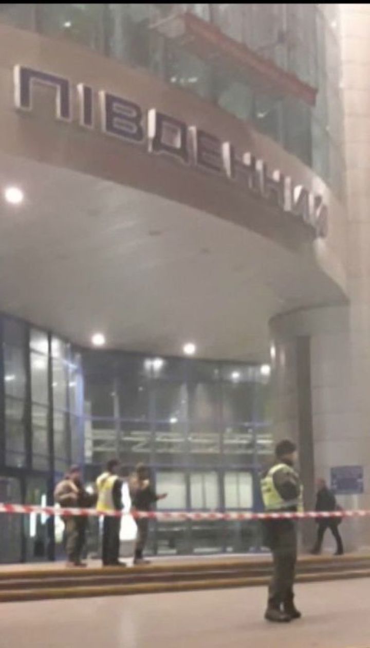 В Киеве "заминировали" два вокзала