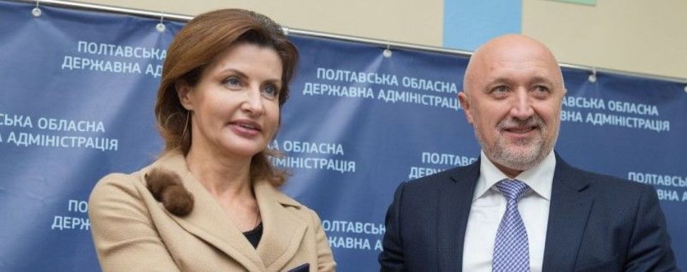 У жакеті з брошкою і плісованій спідниці: Марина Порошенко відвідала Полтавську область